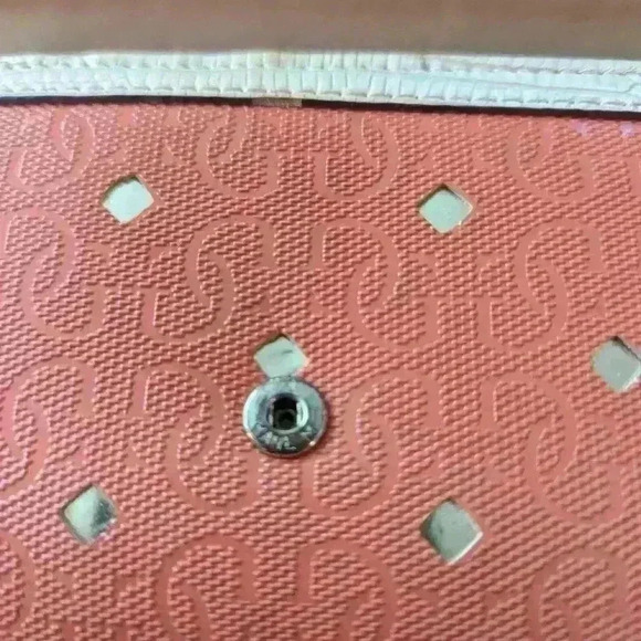 Guess Tri-fold Wallet - Picture 4 of 15